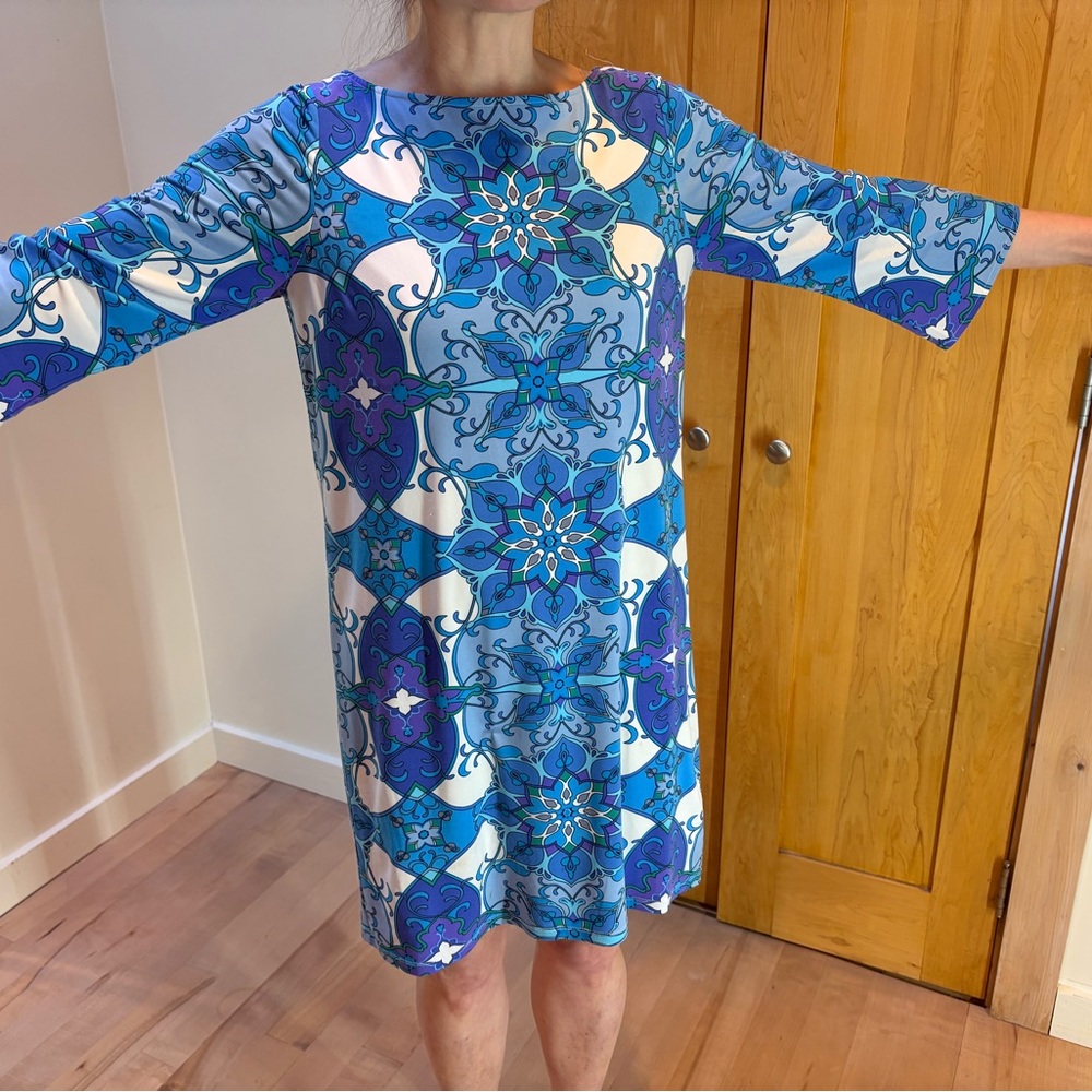 Maggy London Blue & White Tile-Print Shift Dress